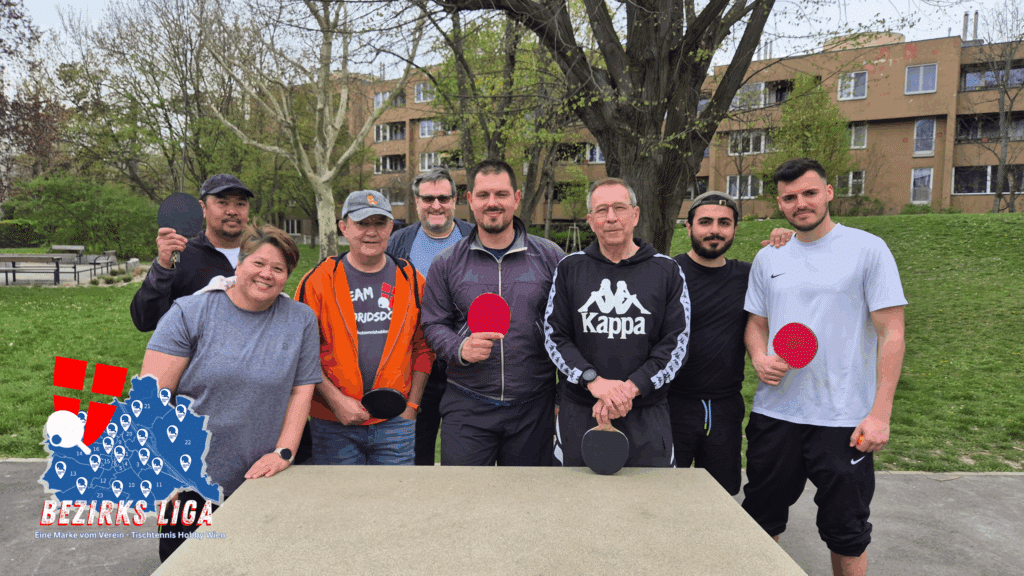 Alle Teilnehmenden beim 3. Bezirksliga Event versammelt im Floridsdorfer Denglerpark - gemeinsames Gruppenfoto nach einem sportlichen Tag unter freiem Himmel.