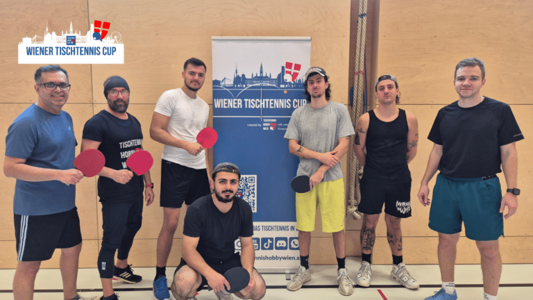 Stolze Gesichter bei der Siegerehrung: Die besten Spieler des Wiener Tischtennis Cups versammelt nach den Finalspielen.