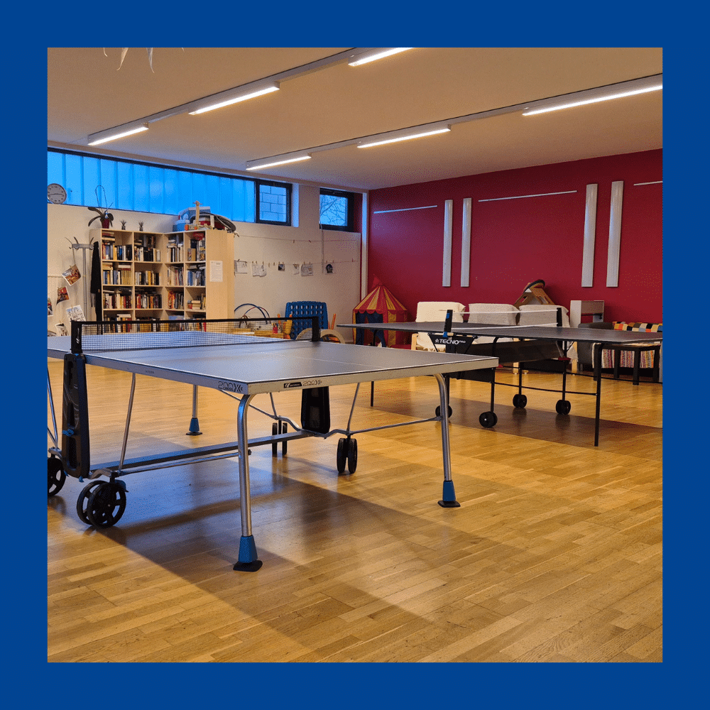 Die Tischtennisplatten im Grätzl-Zentrum beim wohnpartner Wien als Ort der Begegnung für Spielerinnen und Spieler der Tischtennis Gemeinschaft und Hobby Begeisterte.