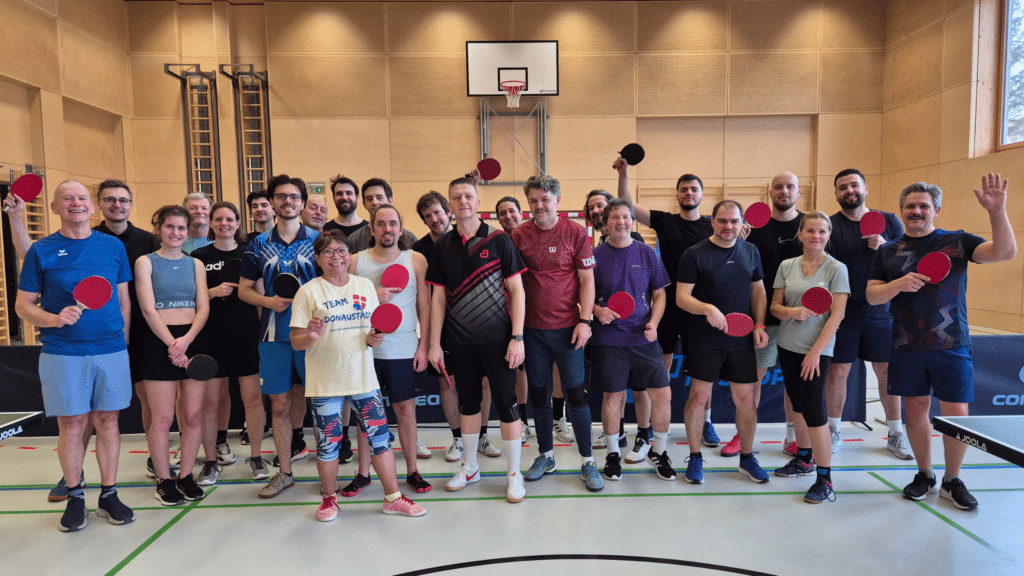 Das 1. Wiener Tischtennis Doppel Turnier 2025 in unserer Halle war ein voller Erfolg! Gemeinsam haben wir die Platten zum Glühen gebracht und gezeigt, wie viel Teamgeist in unserer Wiener Community steckt. Ein genialer Vorgeschmack auf alles, was noch kommt, wenn wir Tischtennis in Wien neu erleben!