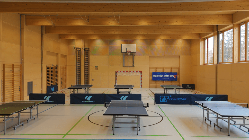 Der erste offizielle Standort von Tischtennis Hobby Wien! In der Christian Bucher Gasse 14 haben wir den Grundstein für noch mehr Sport und Gemeinschaft im 21. Bezirk gelegt. Ein wichtiger Meilenstein, um Tischtennis in Wien neu zu erleben!