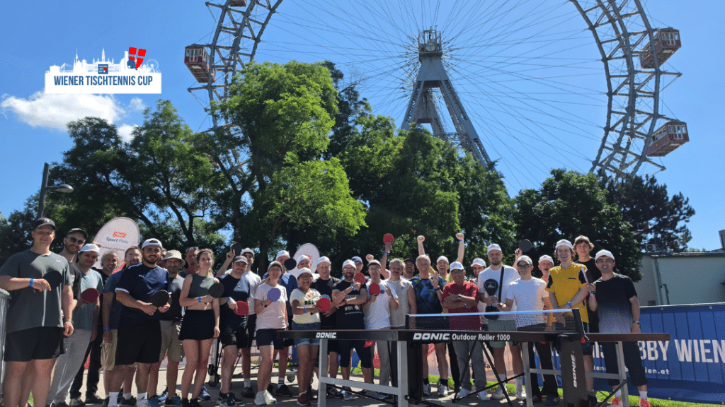 Großer Andrang beim Wiener Tischtennis Cup 2026: Ein gut besuchtes Freiluft-Turnier vor dem Riesenrad, das trotz über 300 Anmeldungen nur Platz für 64 Spielerinnen und Spieler bot.