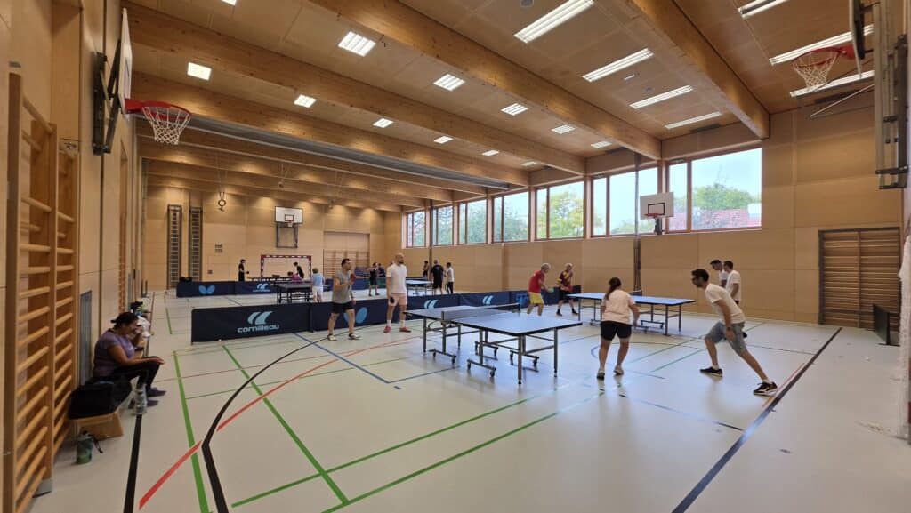 Volles Haus beim Tag der offenen Tür von Tischtennis Hobby Wien.
